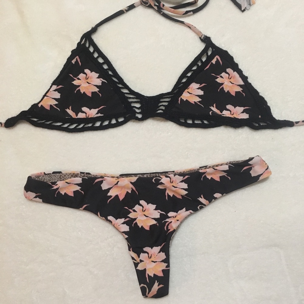 Acacia bikini (top only)